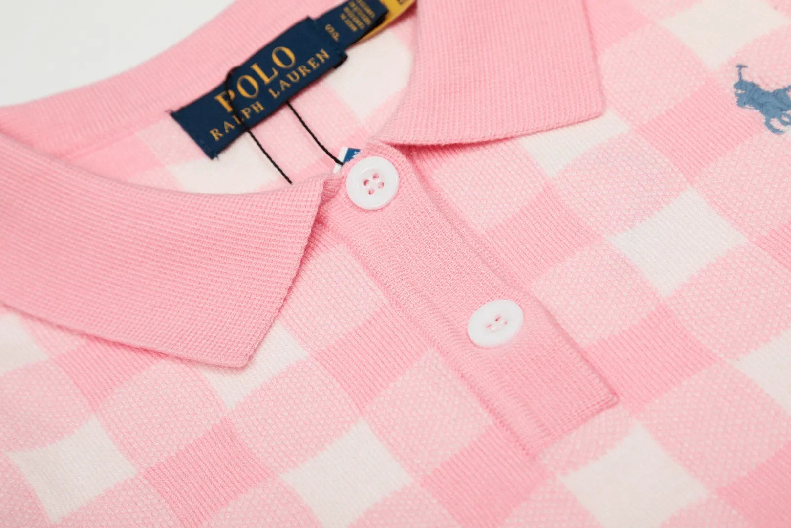P166 💰 "Top quality" Style number: DS225# (on sale all year round) [Ralph Lauren plaid jacquard basic pony embroidered logo knitted POLO short sleeves] ✅Ralph Lauren all-match goddess style plain plaid knitted lapel short sleeves for all seasons ✅Main provider of platform live broadcast Wholesale entity ✅ZP quality 1:1 version Scan the code to enter the GF website Counter quality ✅Detailed quality The only one in Guangzhou Imported quality cotton yarn, focusing on high-end, cost-effective, good quality, needless to say, ✅Restore the original version, loose, comfortable and stress-free, simple is high-end, classic is eternal, ✅The upper body is simple and easy to match, a must-have for goddess ootd. Good-looking clothes are never picky. A must-have in the goddess' wardrobe. Size: S-L Color: Gray Yellow Pink Light Blue Red Green
